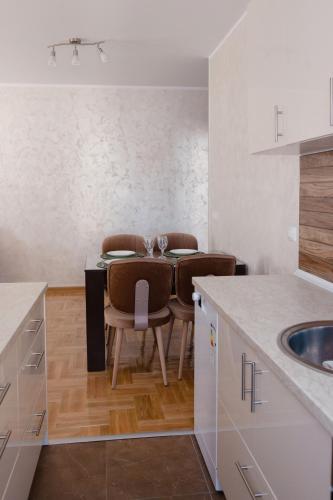 Lux 010, Pirot (Foto 4)