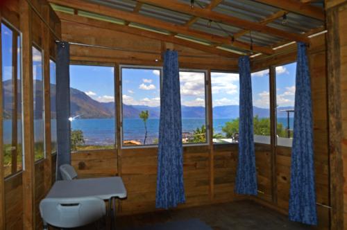 Lingkungan sekitar, Mundo Abu San Juan La laguna in San Juan La Laguna