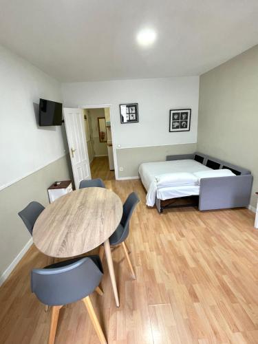 Apartamentos Mayor Centro - image 11