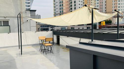 Banwoldang Stn 3min, 2F 4pm & 3F 8pm Check-in, Table for 6, Hotel bedding, Luggage Storage 사진 7