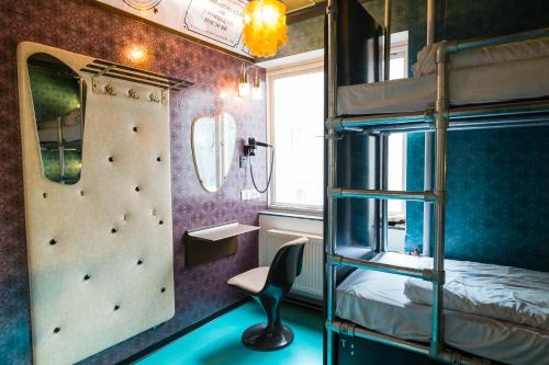 1 bunk bed