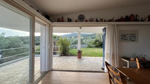 Skats, Poly's hill-house close to the beach in Akti Idras (Argolis)