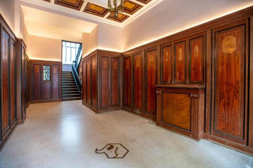 KAISER 04 by ROCKCHAIR Apartments l SUPERHOST Status l 3 Bedrooms Boxspringbeds 2 Bathrooms l Cozy Family & Business Flair 155 sqm 3 Balcony 4th Floor Elevator up to 10 guests welcomes you!, Berlino (foto 8)