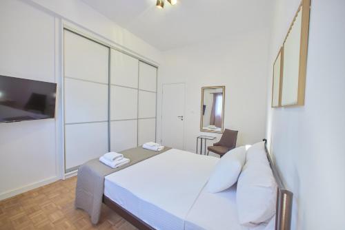 ARIS Kallithea- Big & Bright 3 Bedroom Apartment, Athens