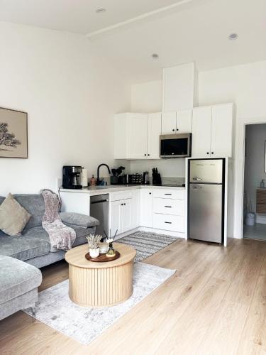 Cozy 2BR Escape in West LA - CM-HH in Hidden Hills, USA