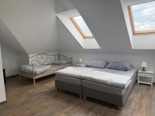 4 twin beds