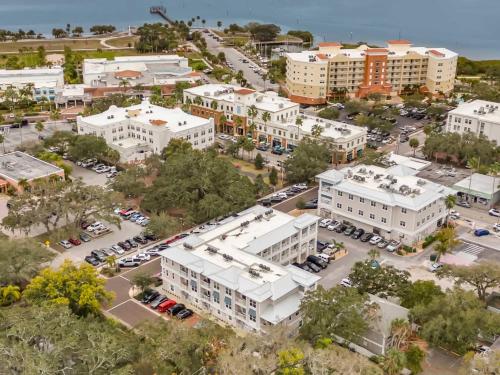 Canopy Couplet - 2 Upscale Condos by Main St in Safety Harbor