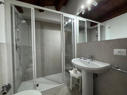 Double Room with Private Bathroom image 6