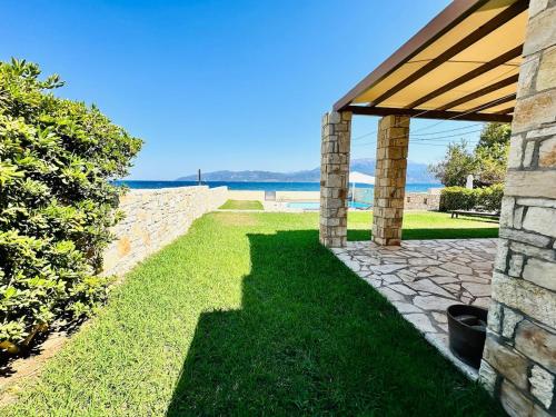 Villa Onar Nafpaktos with private pool in Antirrio