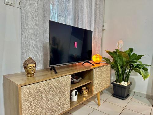 One-Bedroom Apartment image 5