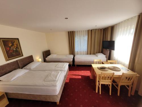 4 twin beds