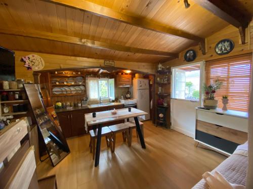 virtuve, A wooden house in Kardamyla in Marmaro (Kardamila)