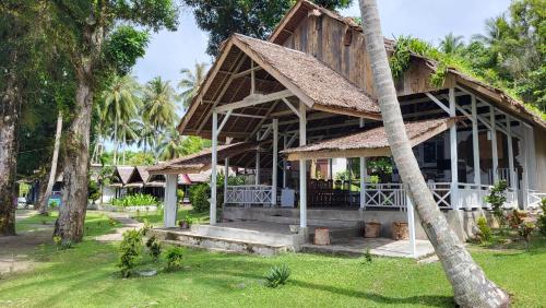 Vista exterior, Pristine Paradise Dive Resort - Togean Islands, Una Una in Pulau Una Una