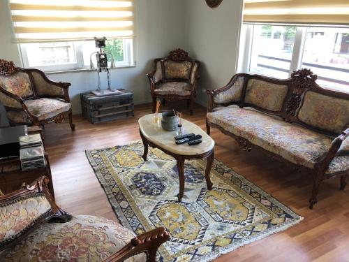 Antalya kaleiçi muhteşem konum geniş balkonlu mutfaklı DAİRE, Antalya