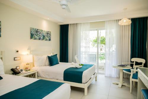 Comfort Deluxe with Pool View image 1