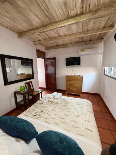 Large Single Room image 1