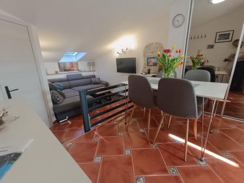 Adria Pearl Appartments in فرسار