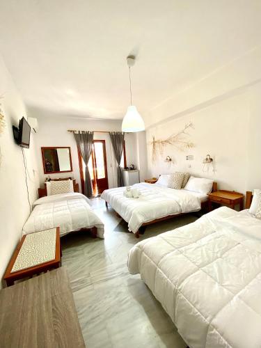 Costas Inn