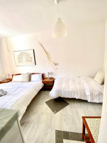 Costas Inn
