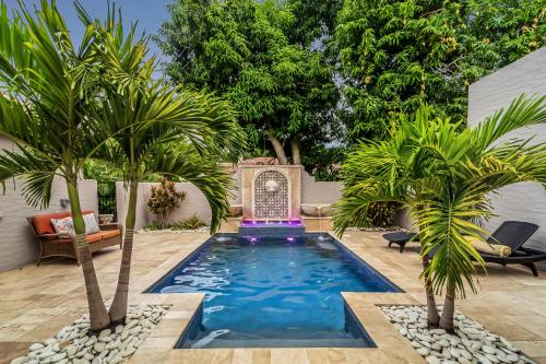 Pool Courtyard, patio with fire pit, 2 mls downtown VR24-00130, Sarasota