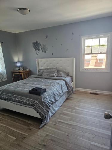 LG cozy room, shared bathroom