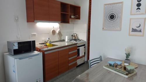 Kitchen, Monoambiente a 3 cuadras de Av Pellegrini y cerca del Anfiteatro in Del Abasto