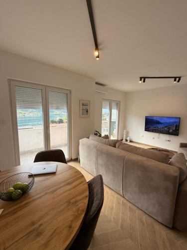One-Bedroom Apartment image 8