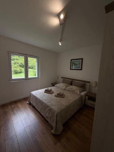 One-Bedroom Apartment image 6