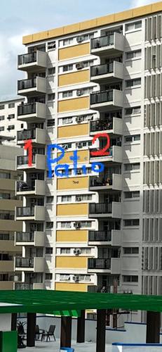 WELLCOME TO LOVELY CONDO 2 BEDS 2 BATHS FREE PARKING IN WAIKIKI BEACH