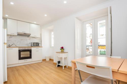 Modern Bairro Alto Apartments, Lizbona