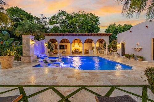 Fruit and Botanical Garden Estate 2 miles to downtown EV VR24-00151 in Indian Beach-Sapphire Shores