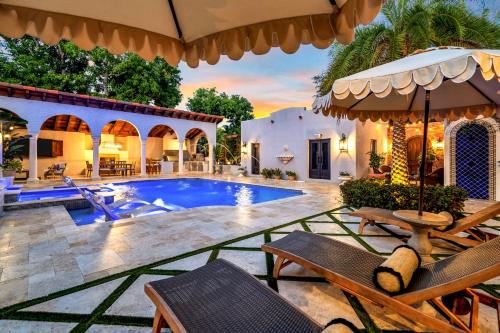 Fruit and Botanical Garden Estate 2 miles to downtown EV VR24-00151 in Indian Beach-Sapphire Shores