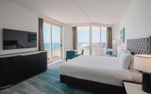 Sunset Oceanview Corner Room image 9
