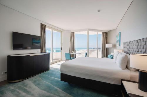 Sunset Oceanview Corner Room image 6