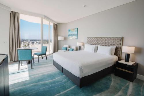 Sunset Oceanview Corner Room image 8