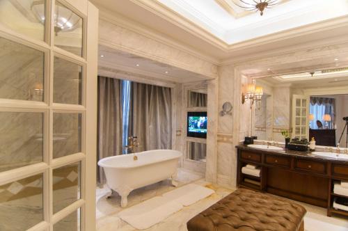 Facilities, Royal Grace Hotel Optics Valley Wuhan in Jiangxia District