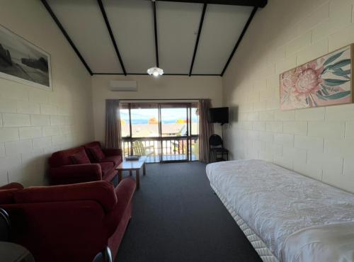 Apartment with Lake View