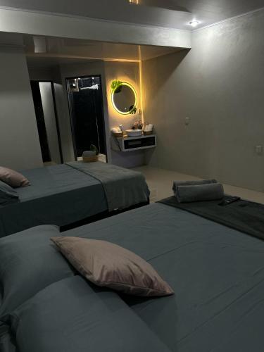 One-Bedroom Apartment image 2
