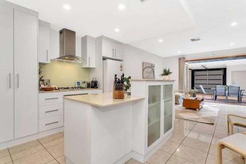 Konyha, Urban Junction - Walk to Mawson Lakes Dining & Shops in Mawson Tavak