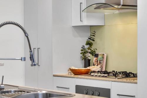 Konyha, Urban Junction - Walk to Mawson Lakes Dining & Shops in Mawson Tavak