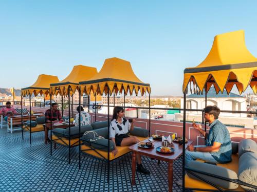 The Hosteller Jaipur, MI Road - 레스토랑