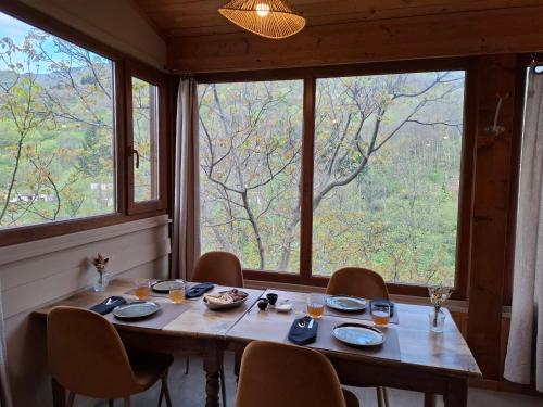 Ételek és italok, Auberge Arthéa (Auberge Arthea) in Laviolle