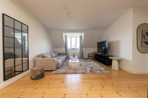  Bright 3BR Apartment with Balcony and Amazing Lake View in Kopenhagen