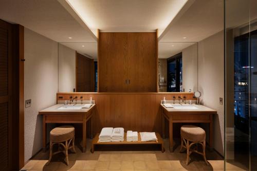 Suite with Terrace & View  Bath - 10 Floor with Lounge Access & Free Mini-Bar image 4
