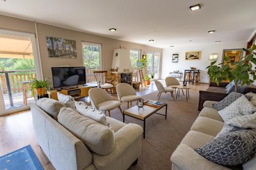Shared lounge/TV area, Diofaliget Guesthouse in Pogány