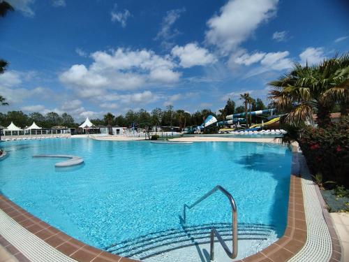 Swimming pool, mobil home Vias plage near Le Saint Pierre