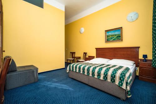 room detail thumbnail 1