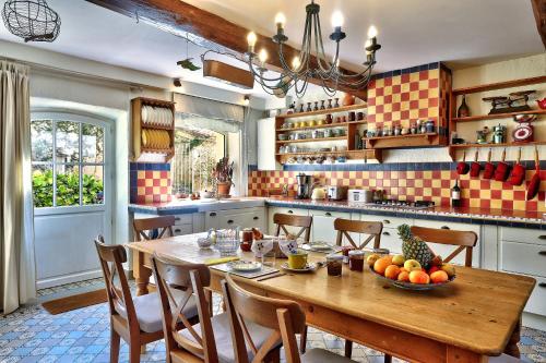 Ételek és italok, Chambre d'hôtes spacieuse, salle de bain privative (Chambre d'hotes spacieuse, salle de bain privative) in Saint-Michel-De-Fronsac