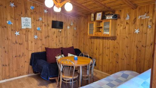 Domek 6 osobowy nad samym jeziorem na Kaszubach in Gveždzina