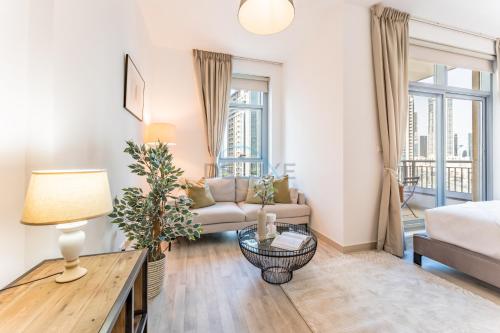 Studio Near Burj Khalifa and Dubai Mall with City and Pool Views, Claren Tower 1, Downtown Dubai by Deluxe Holiday Homes, Dubaj (zdjęcie 5)